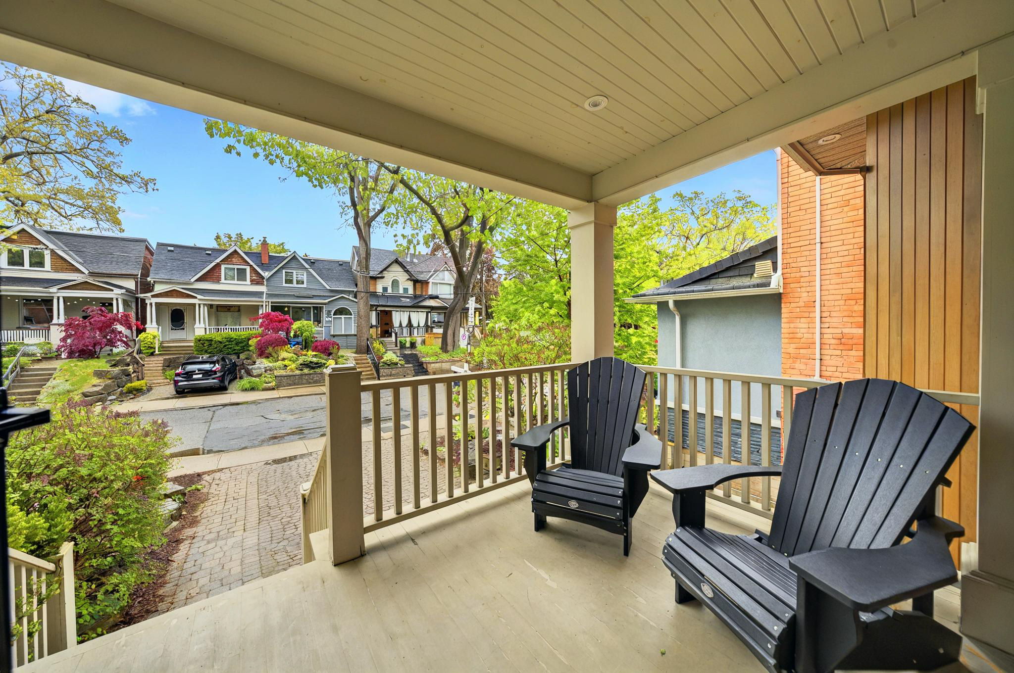 194 Lee Ave Toronto, ON M4E 2P3