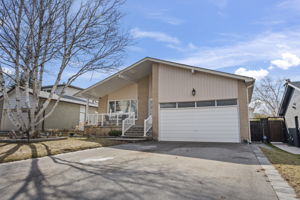 194 Romfield Circuit, Markham ON — real estate photography by Amazing Photo Video