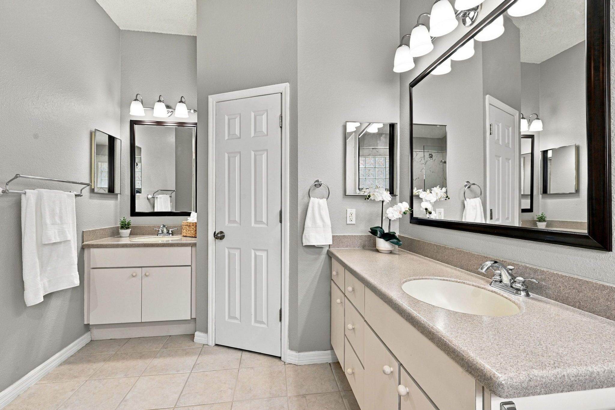 Primary Bathroom1c