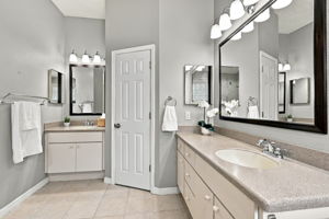 Primary Bathroom1c