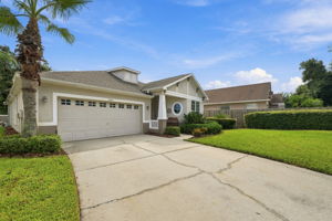 Front Exterior7