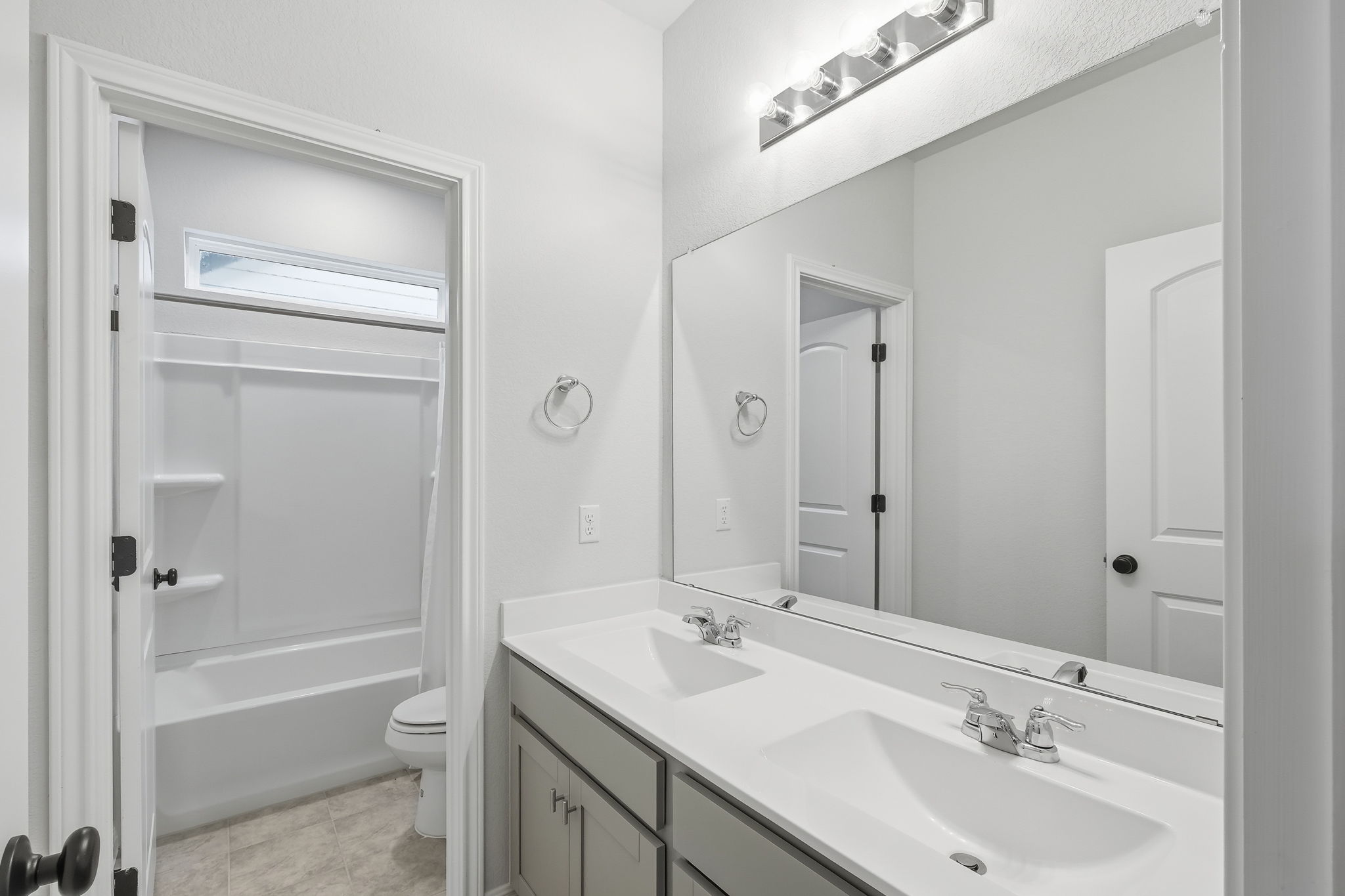 Upstairs Hall Bathroom