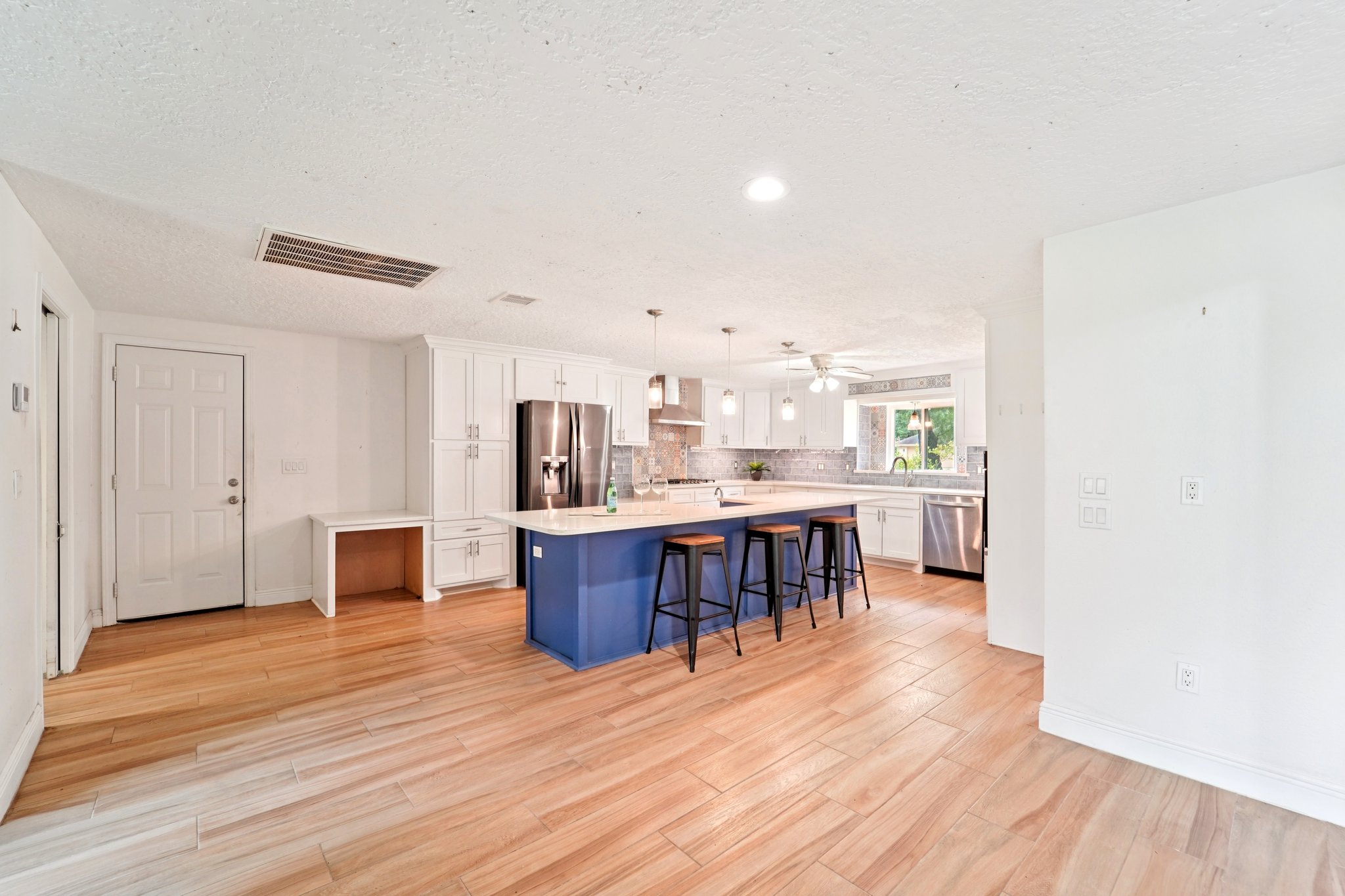 Whitewood Dr-S2606-021.jpg