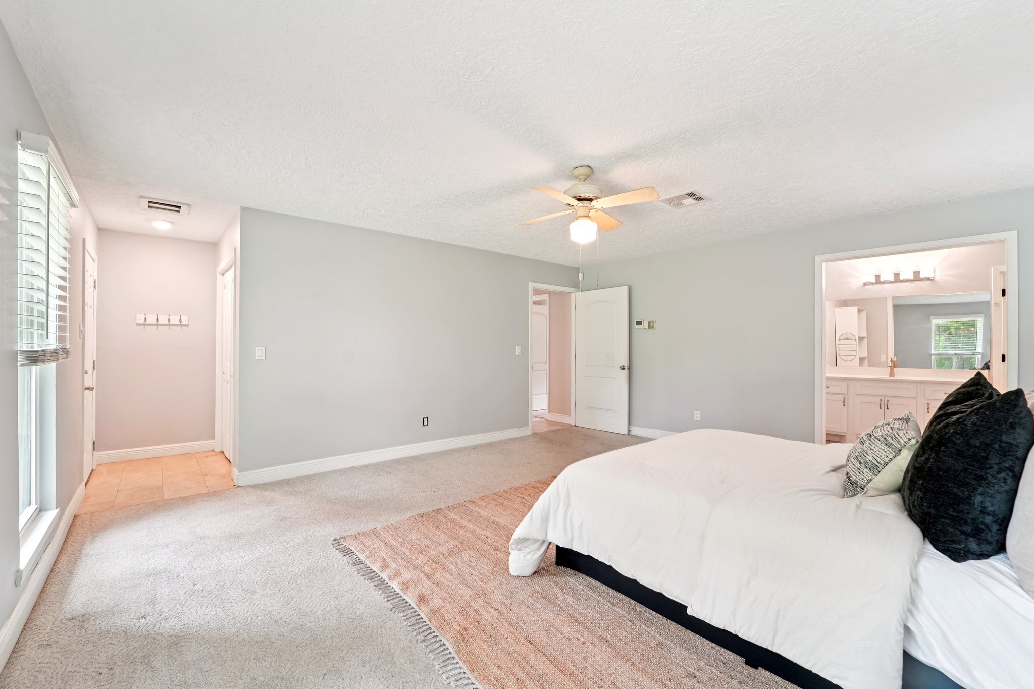 Whitewood Dr-S2606-033.jpg