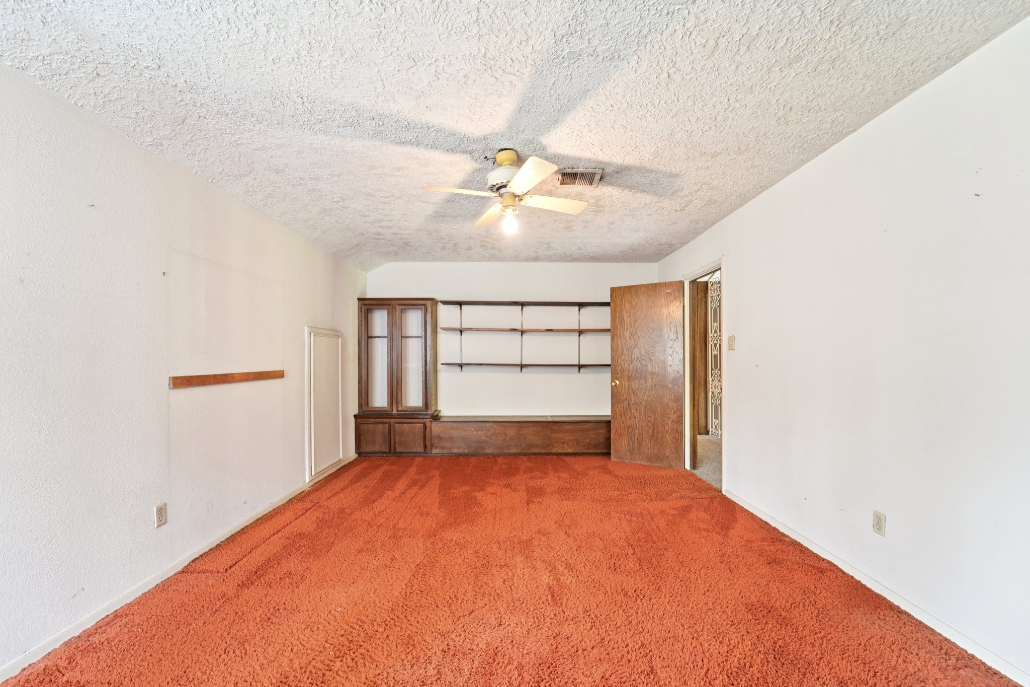 Whitewood Dr-S2606-048.jpg