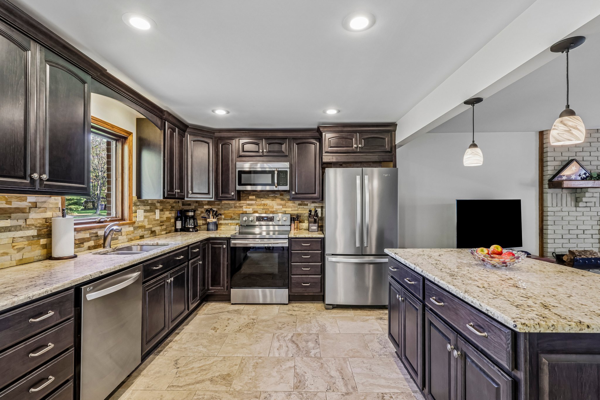 W Edgerton Rd-S1610-022.jpg