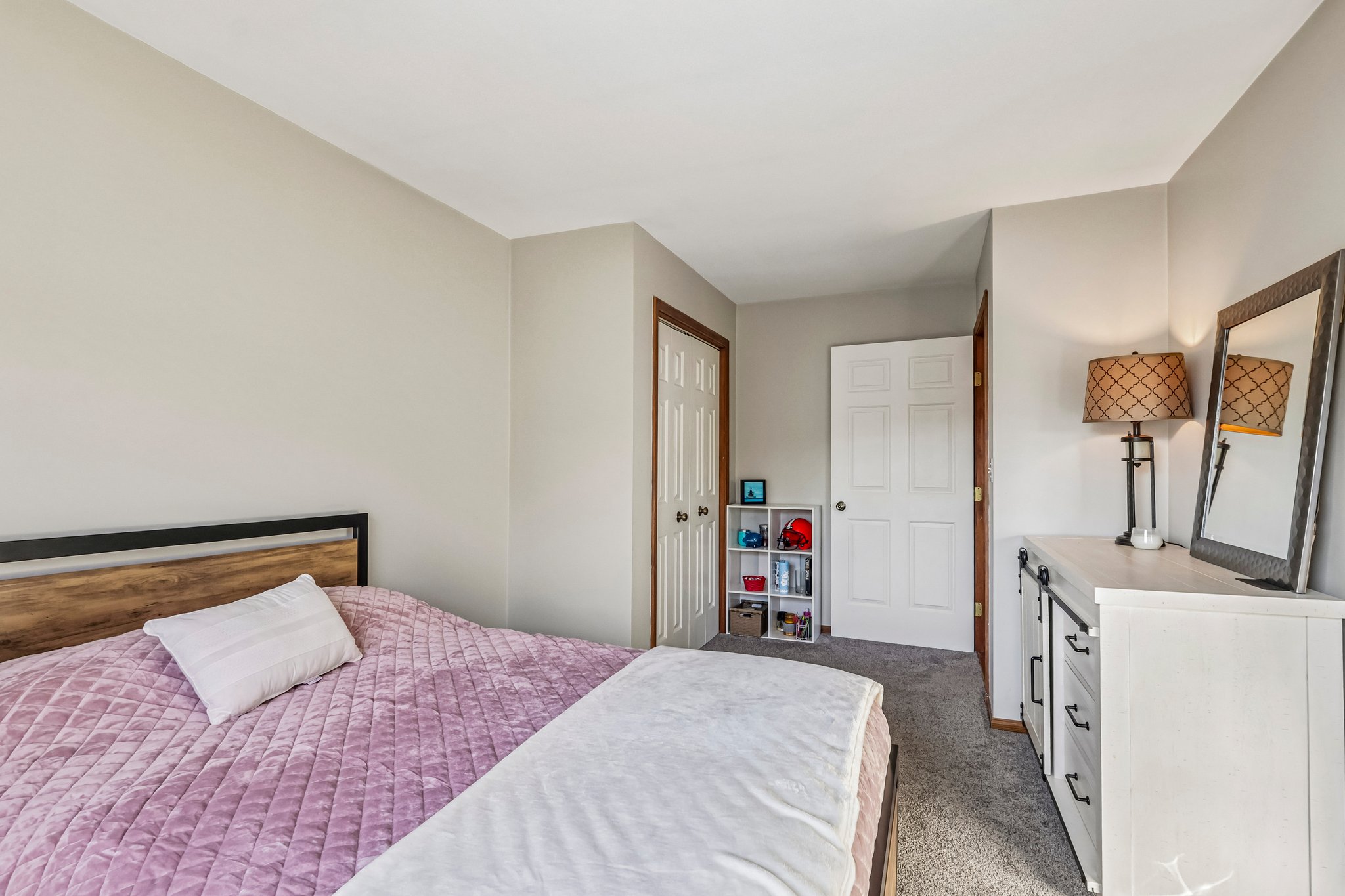 W Edgerton Rd-S1610-027.jpg