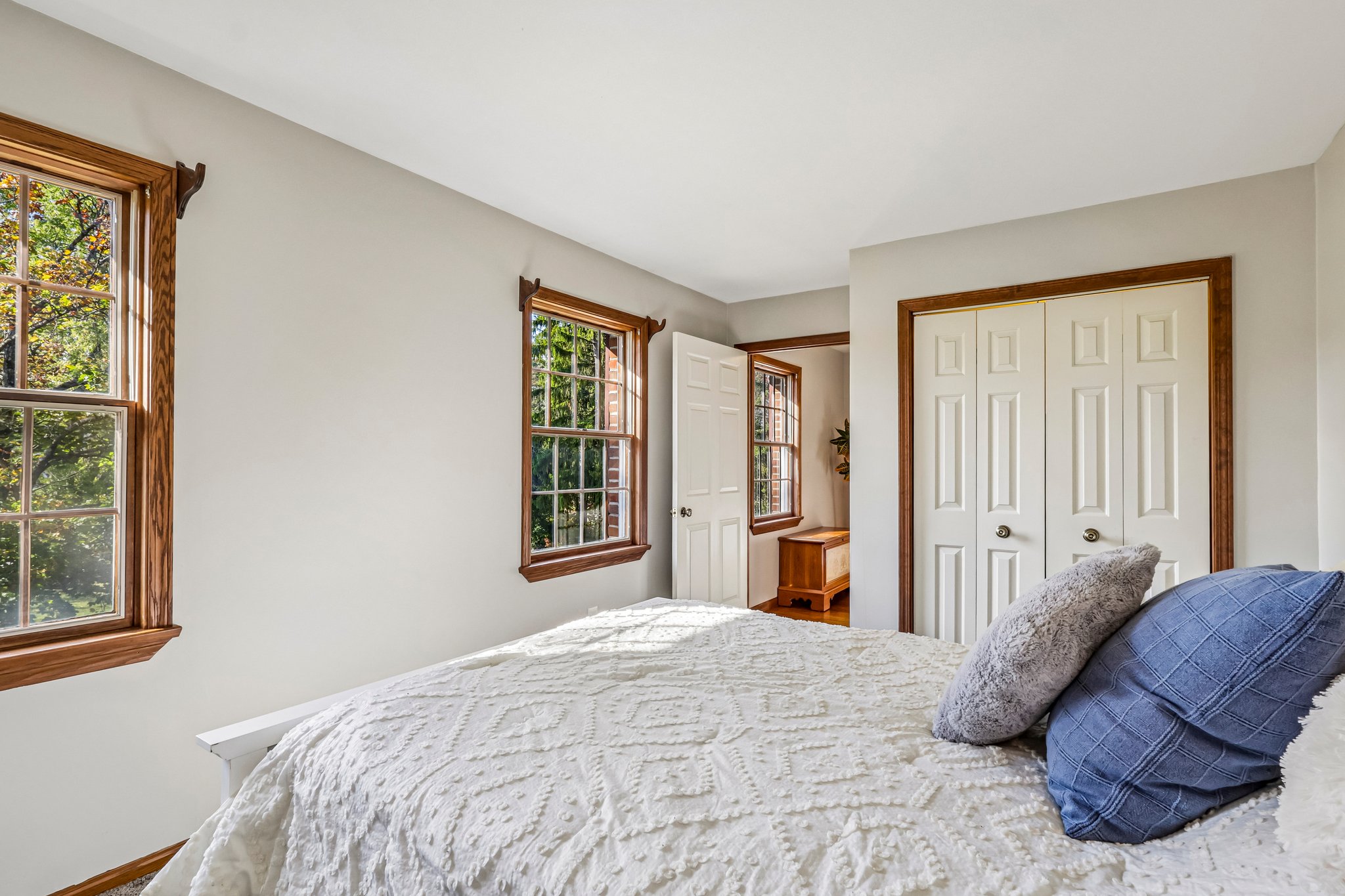 W Edgerton Rd-S1610-032.jpg