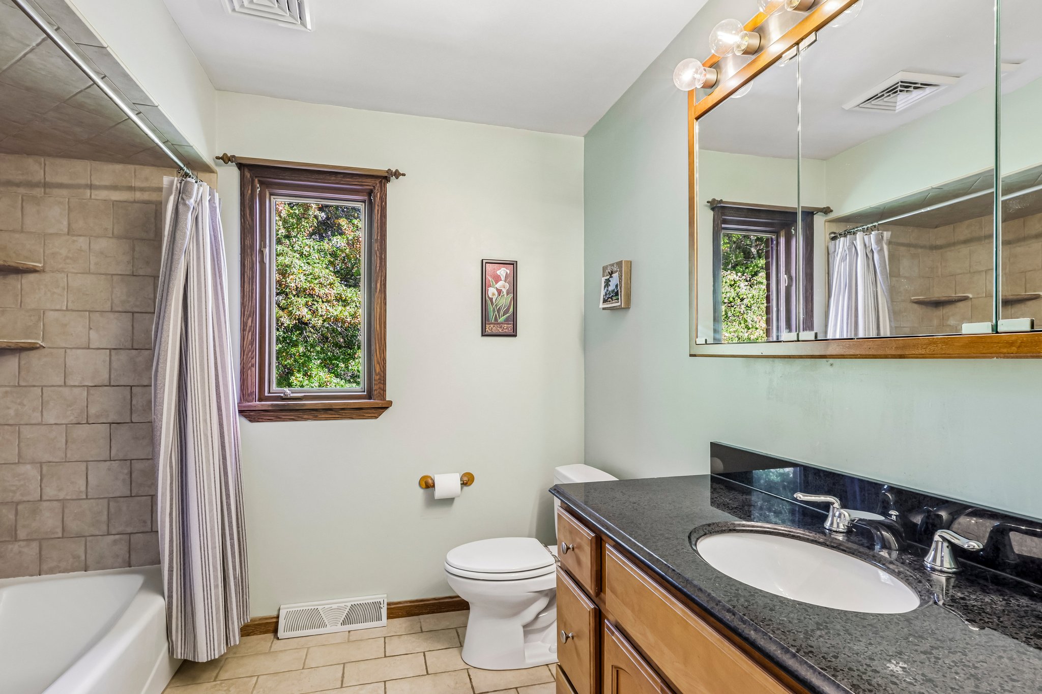 W Edgerton Rd-S1610-033.jpg