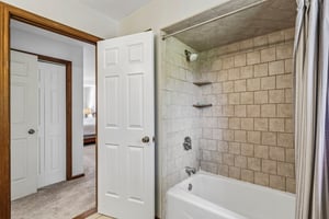W Edgerton Rd-S1610-036.jpg