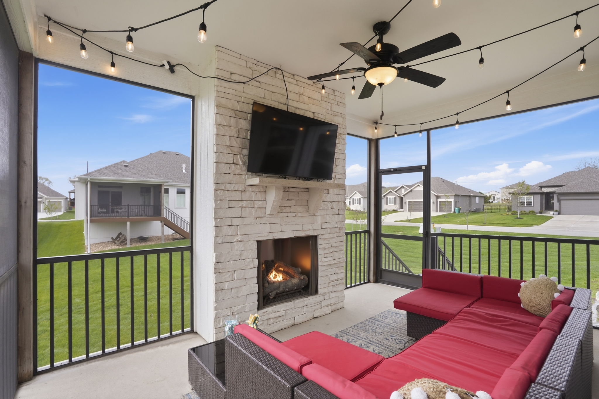 034__DSC5984_with_fire