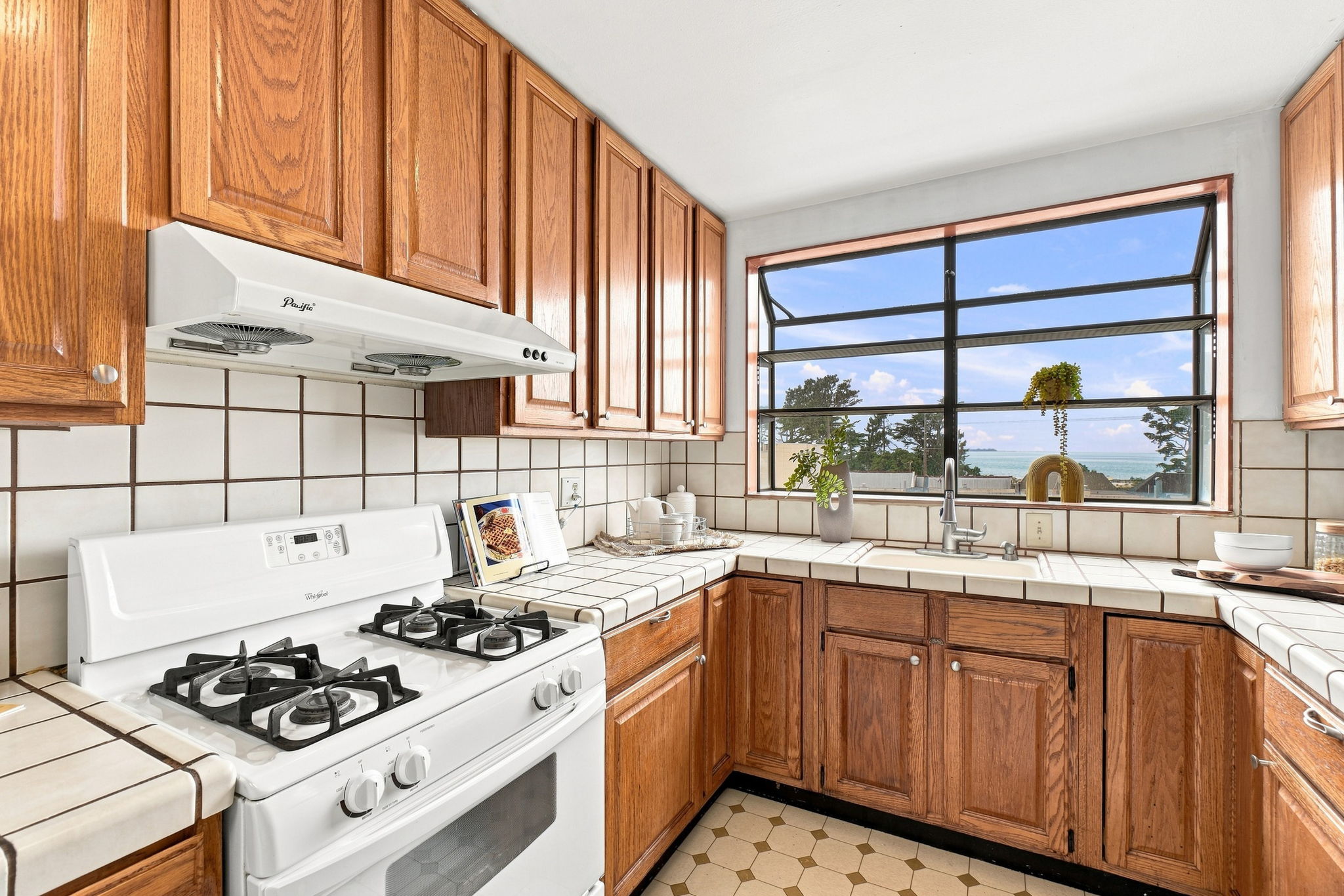 011_F8_1943 35th Ave