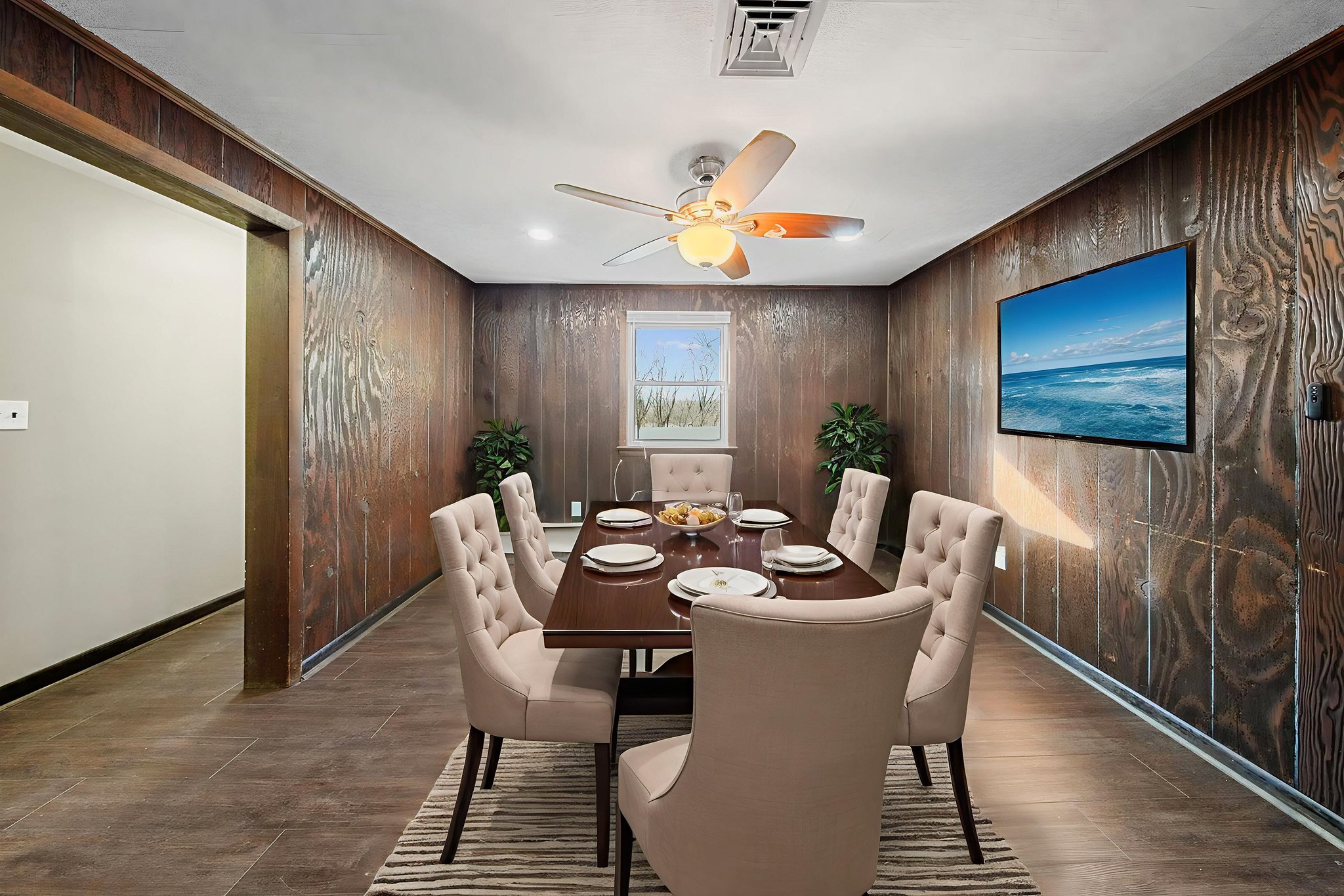 DSC07788 virtually staged.jpeg