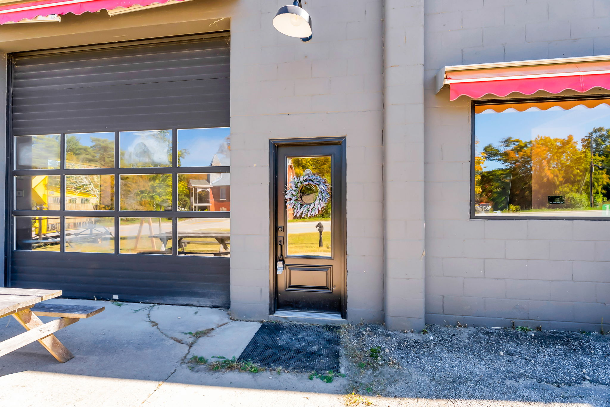 Front Porch/Entrance