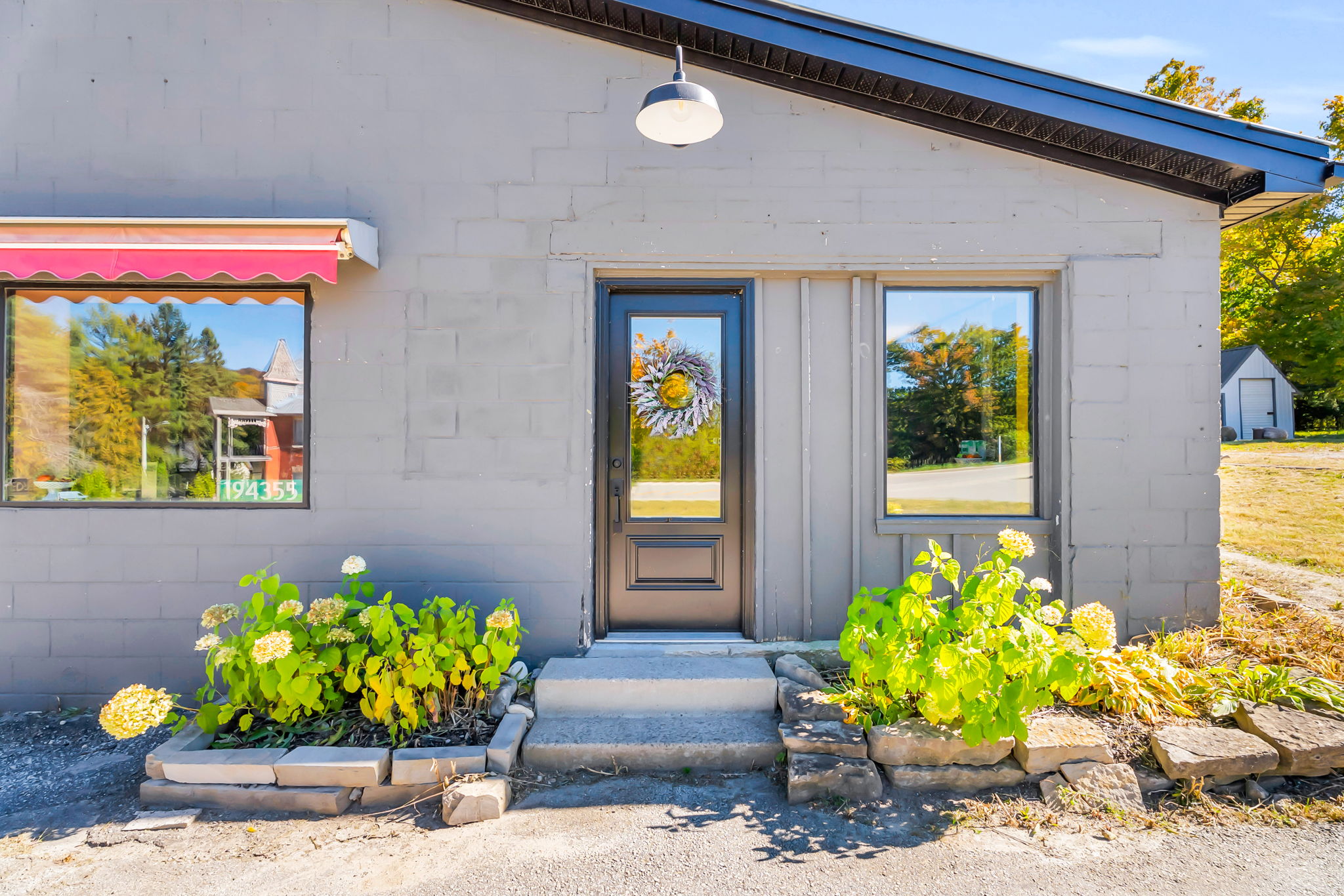 Front Porch/Entrance