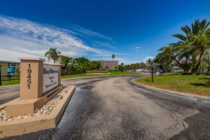 4-Bayshores Yacht and Tennis Club Entry