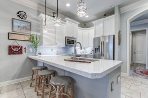 Kitchen/Breakfast Bar