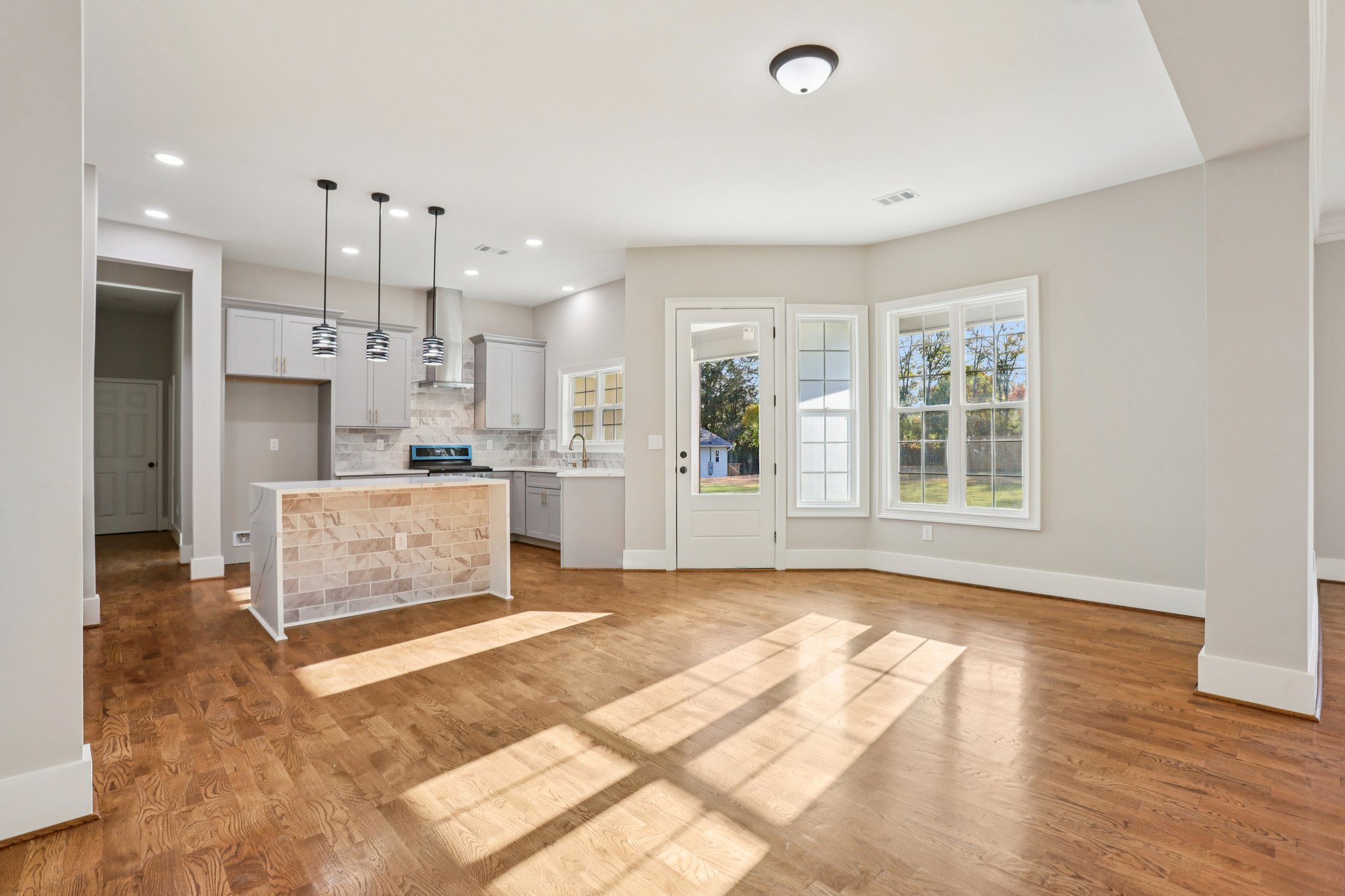 Pucketts Dr SW-S0611-007.jpg