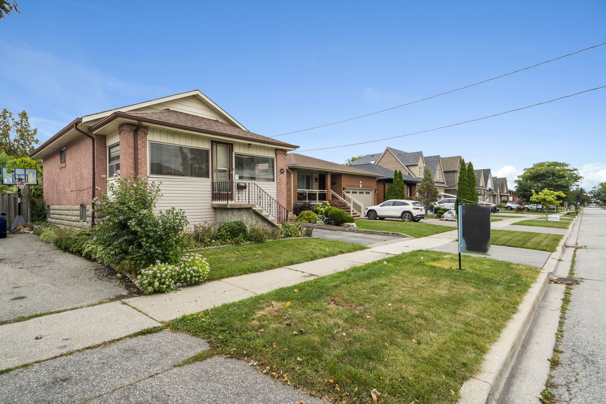 195 Beta St Toronto, ON M8W 4H5