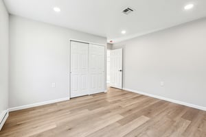 Canterbury Dr-S0612-020.jpg