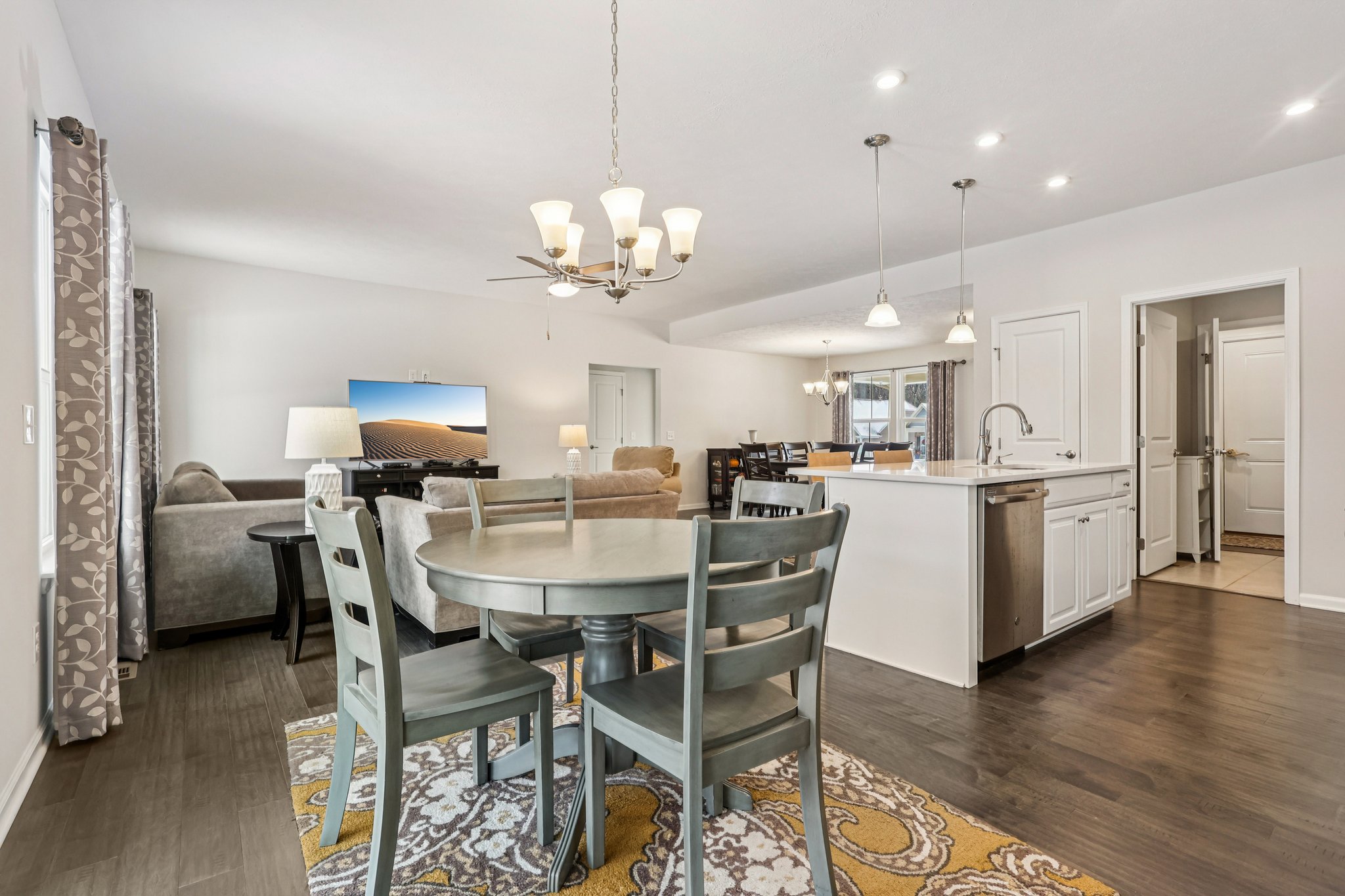 E Woodland Dr-S0301-006.jpg