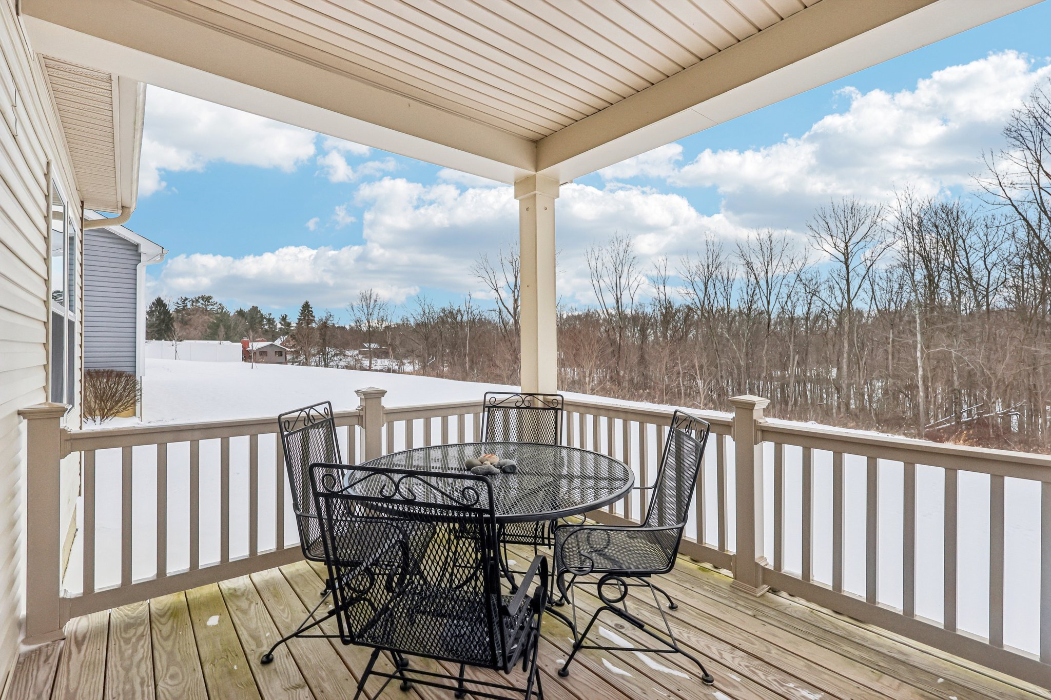 E Woodland Dr-S0301-033.jpg