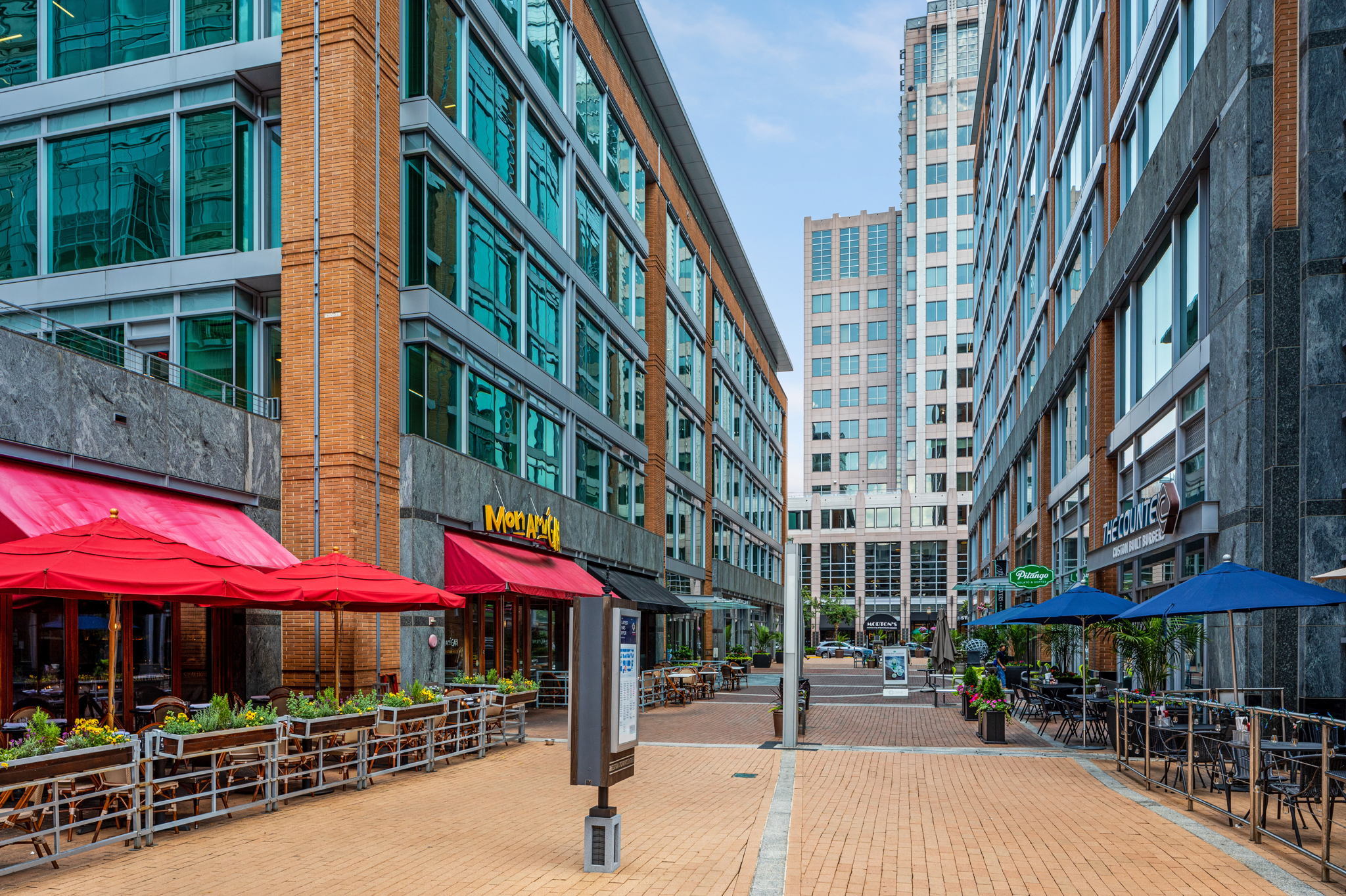 Reston Town Center dining and shopping