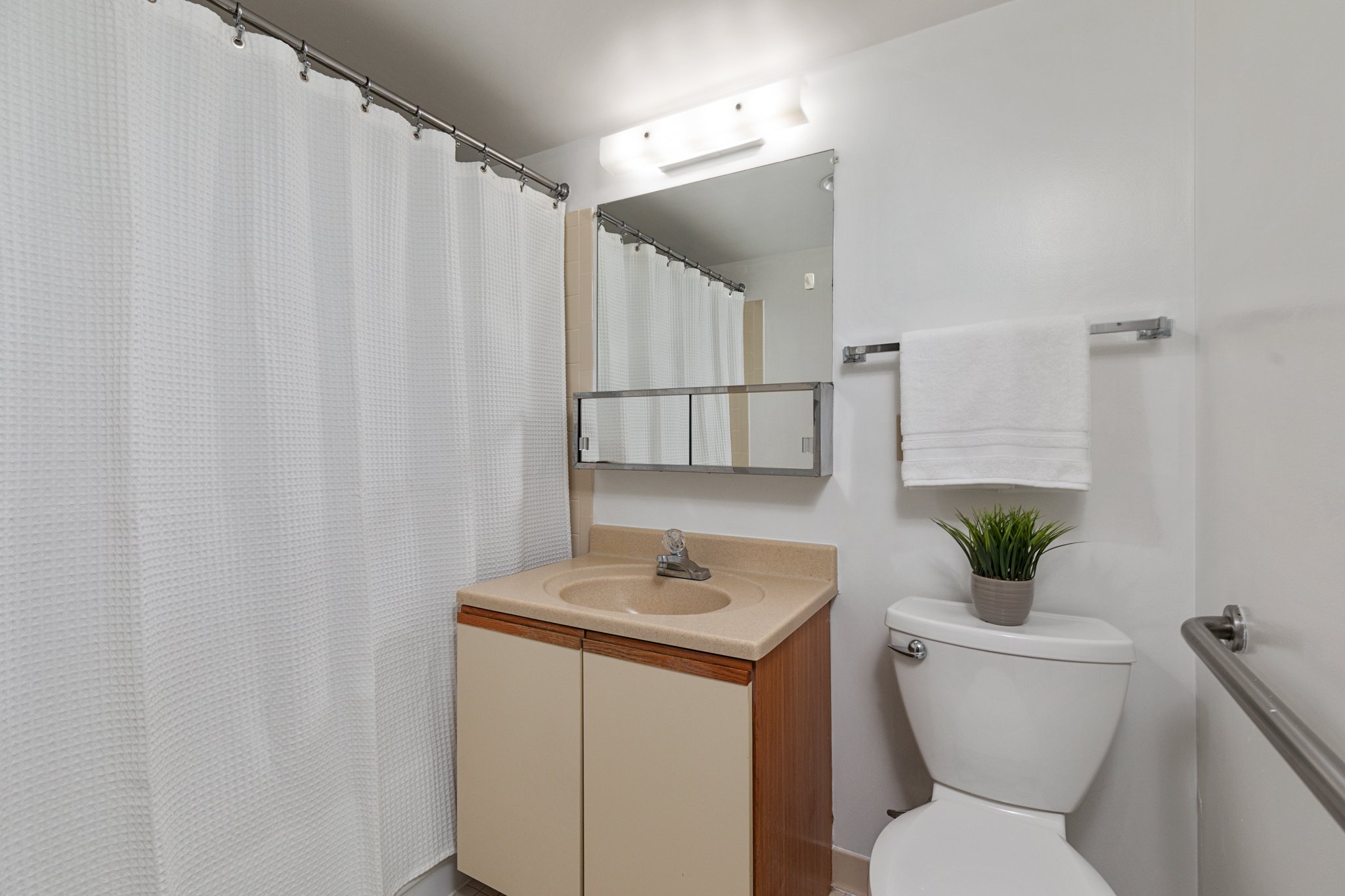 Primary Bathroom | Main Level