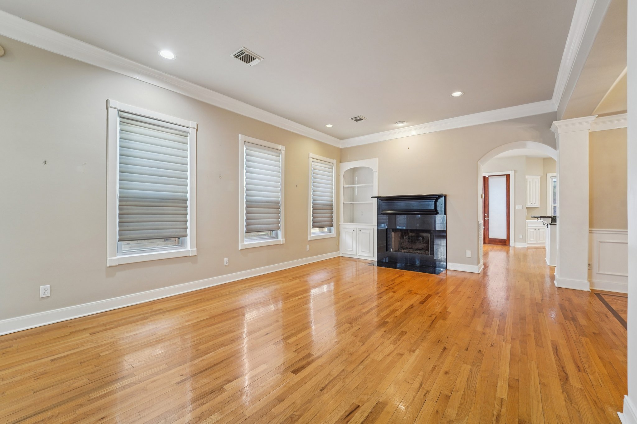 W Clay St-L2801-006.jpg