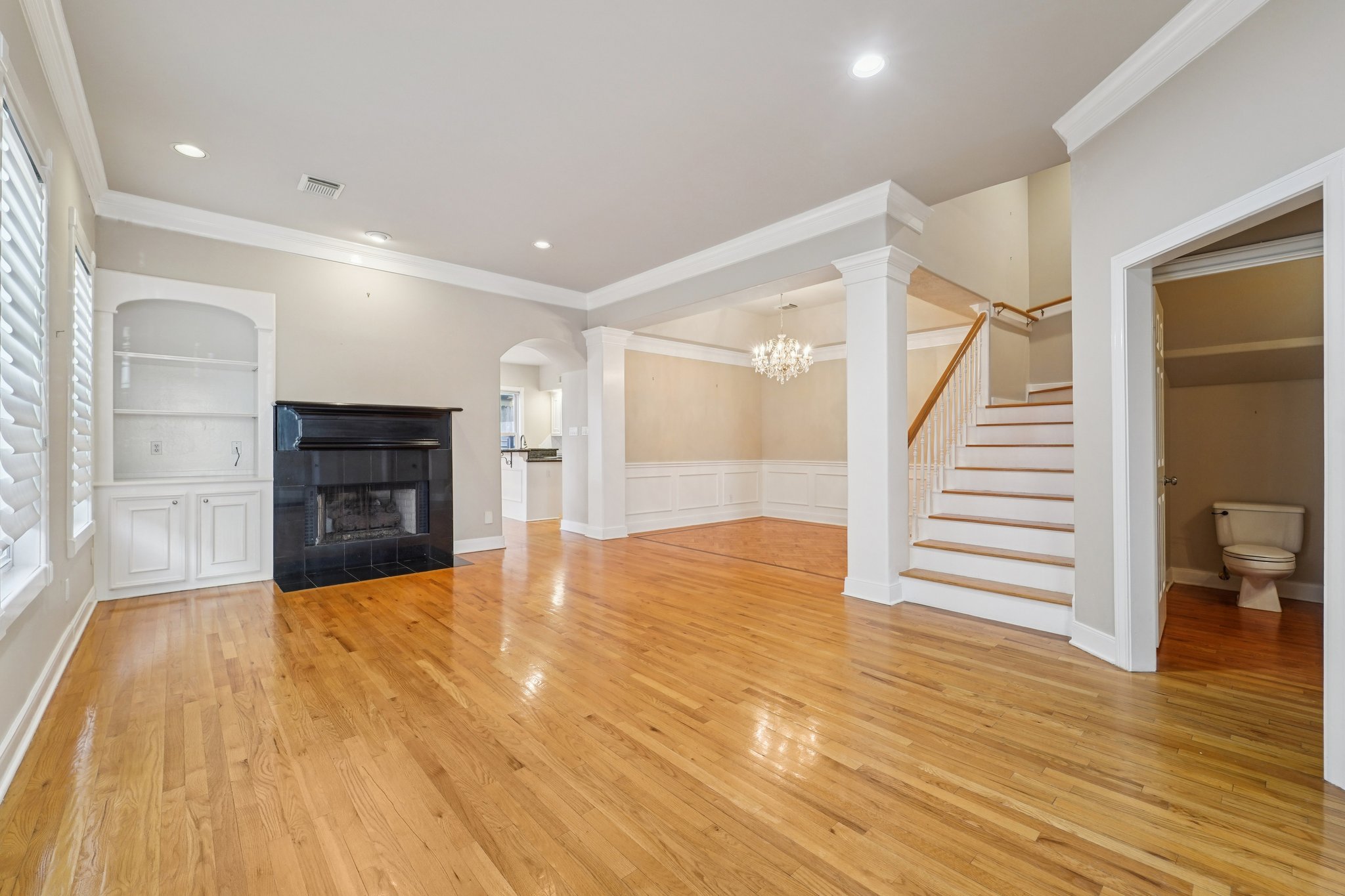 W Clay St-L2801-007.jpg