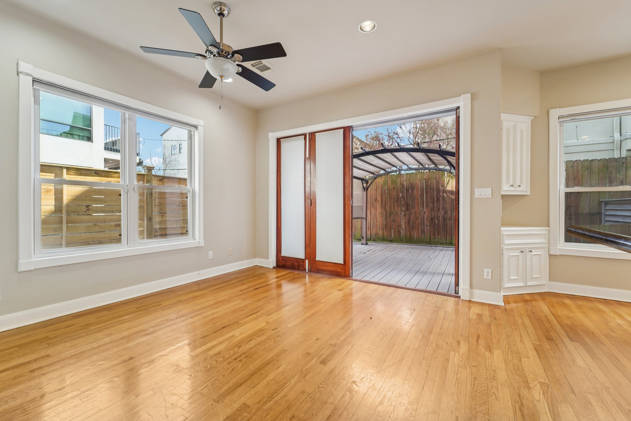 W Clay St-L2801-015.jpg