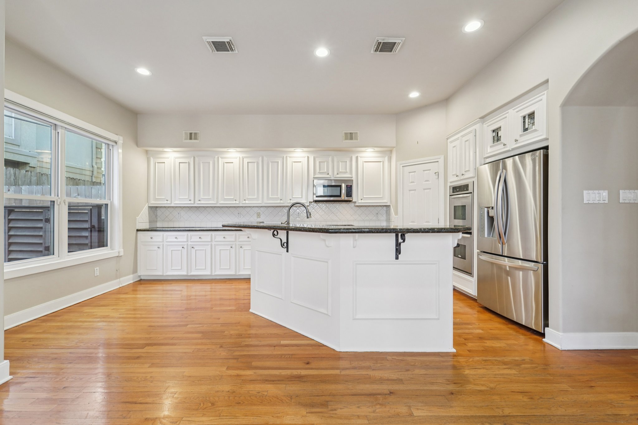 W Clay St-L2801-017.jpg