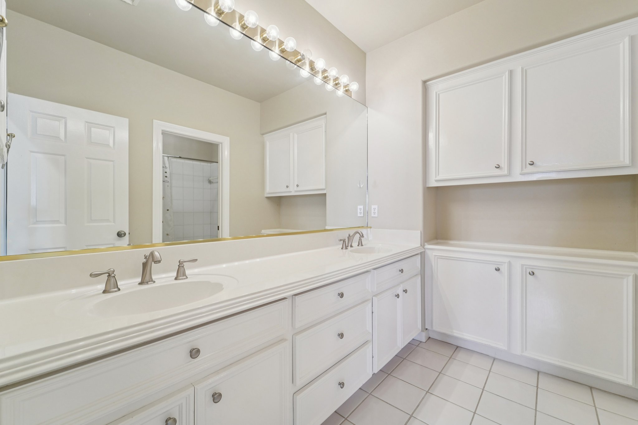 W Clay St-L2801-038.jpg