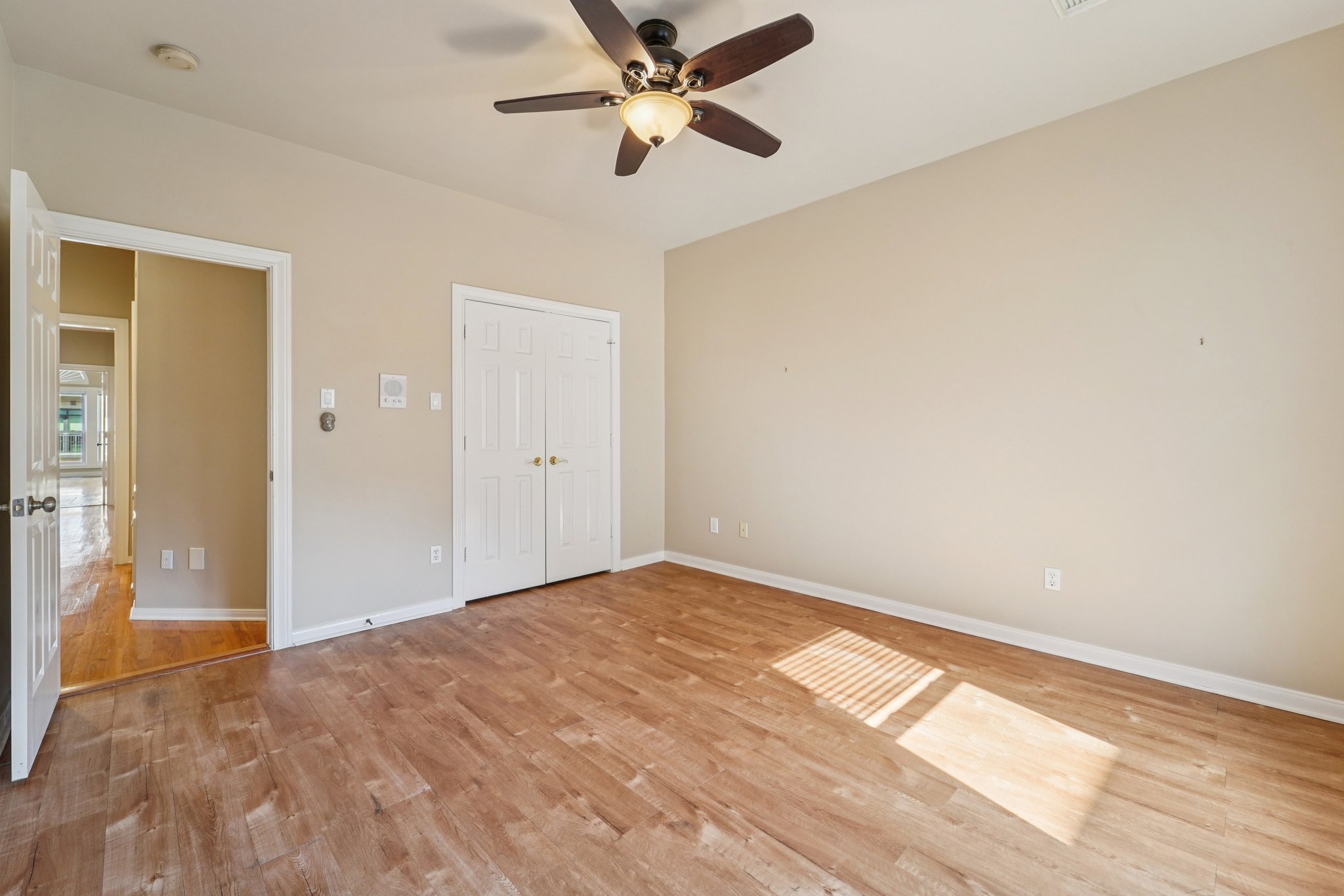 W Clay St-L2801-042.jpg