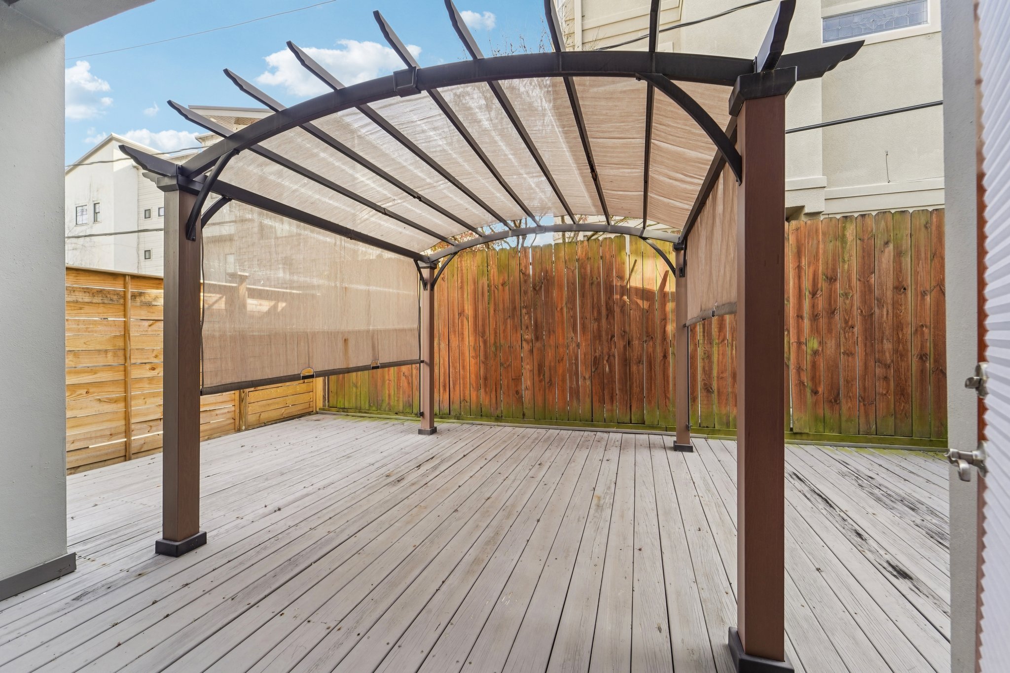 W Clay St-L2801-057.jpg