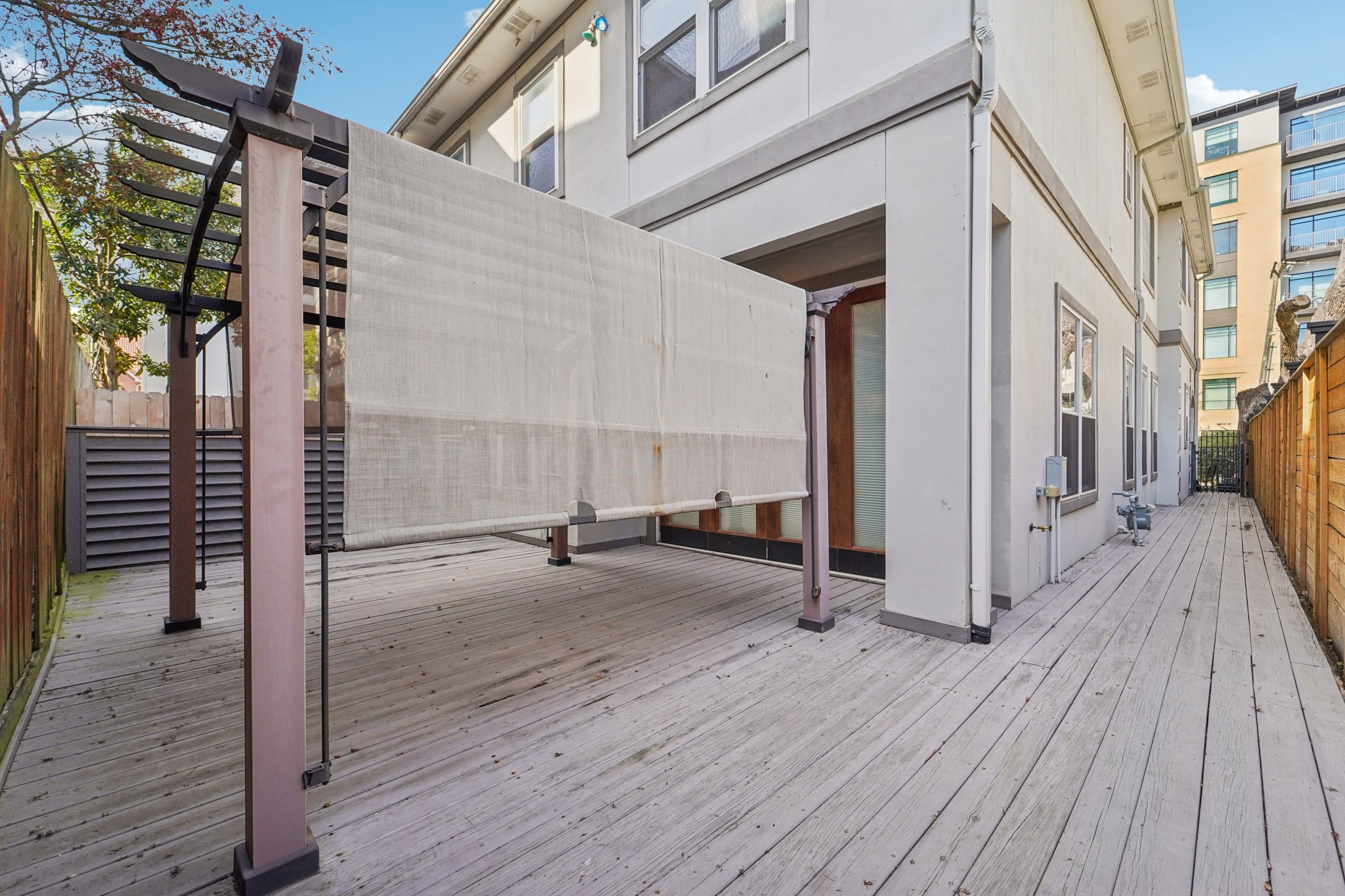 W Clay St-L2801-061.jpg