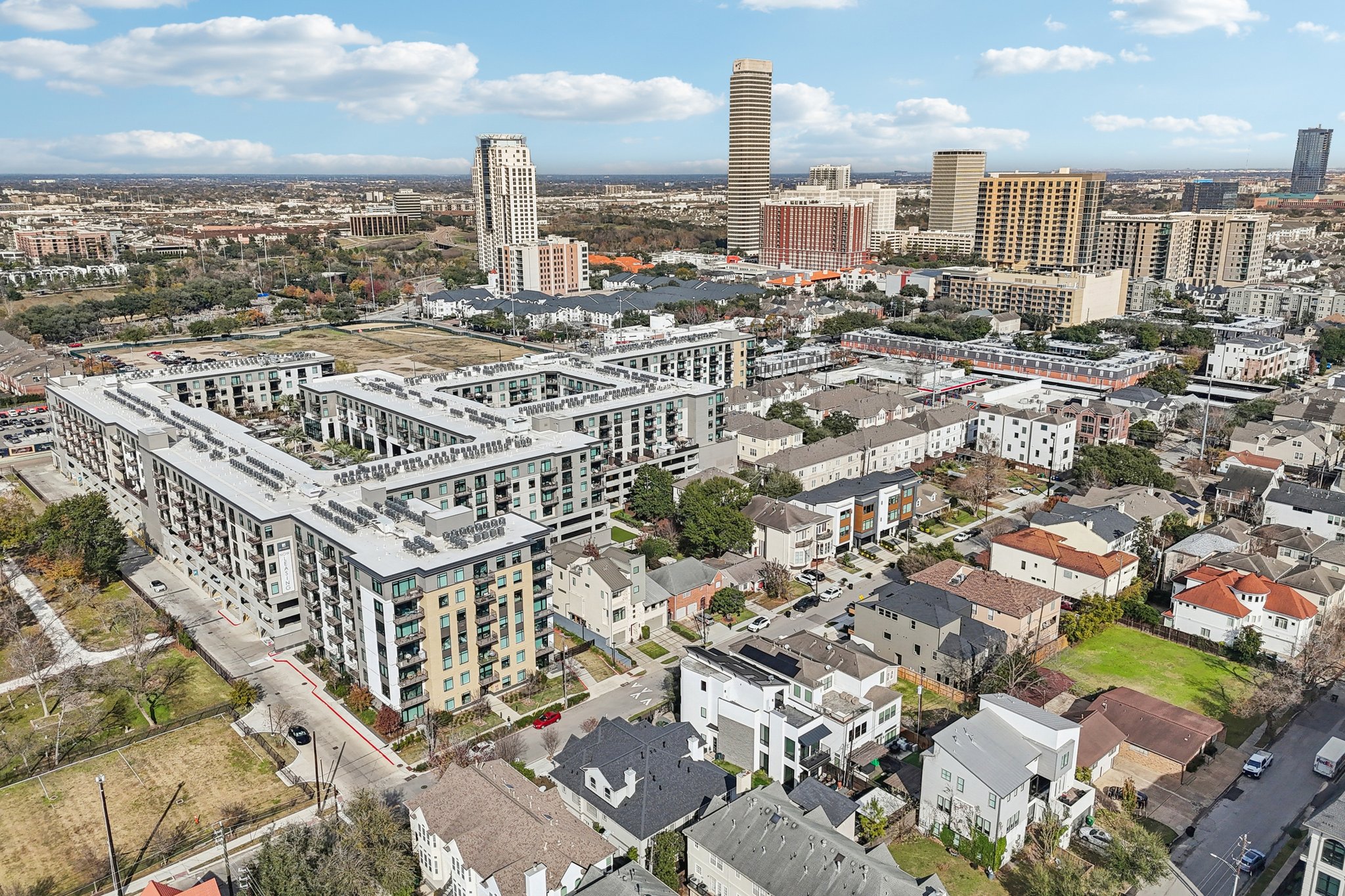 W Clay St-L2801-069.jpg