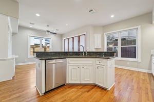 W Clay St-L2801-019.jpg