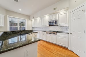 W Clay St-L2801-021.jpg