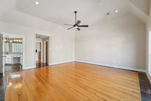 W Clay St-L2801-029.jpg