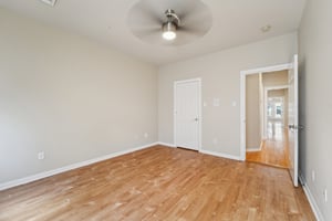 W Clay St-L2801-045.jpg