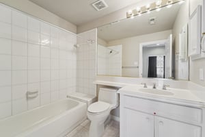 W Clay St-L2801-049.jpg