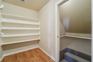 W Clay St-L2801-056.jpg