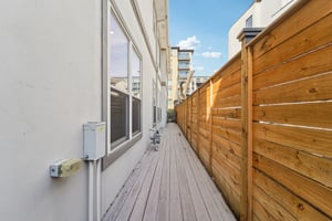 W Clay St-L2801-063.jpg