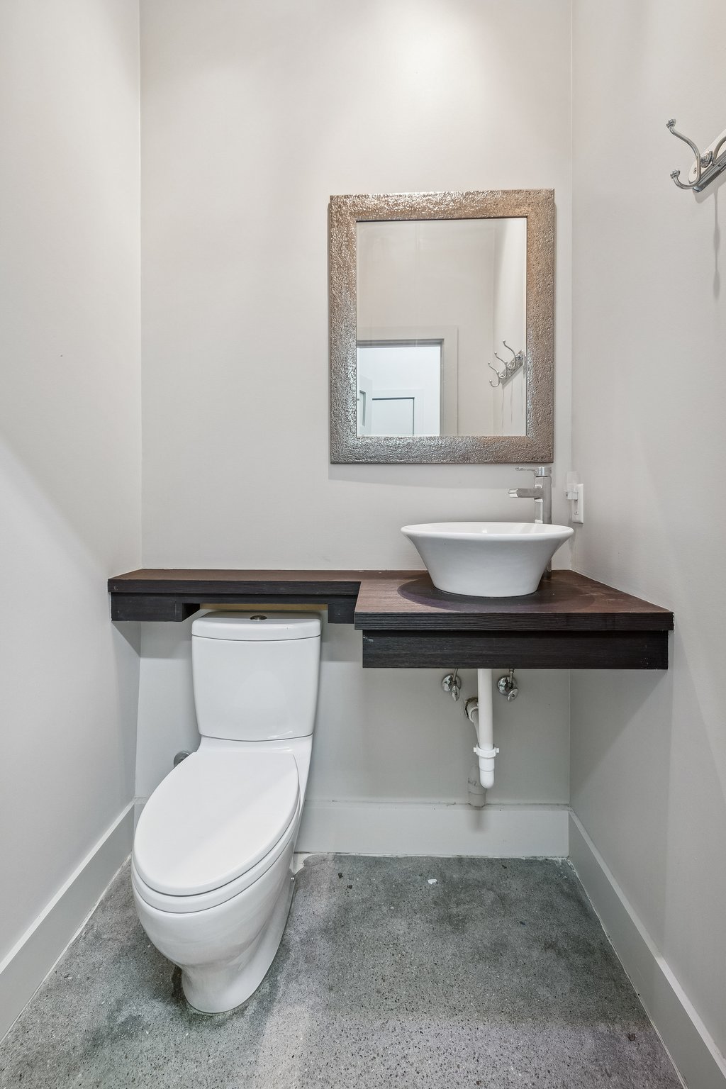 7932 - 19510 Camden Ave_020.jpg