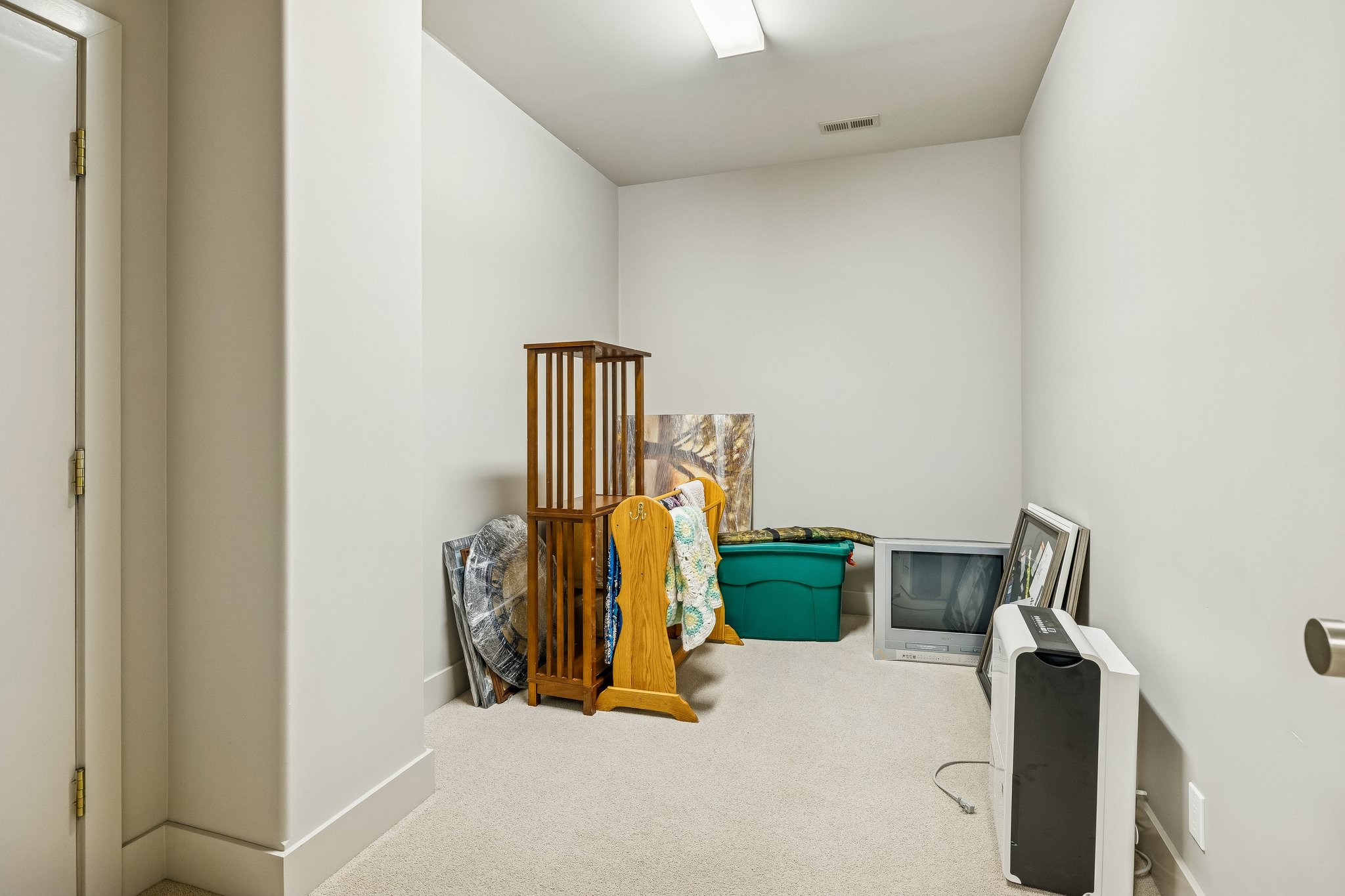 7932 - 19510 Camden Ave_029.jpg