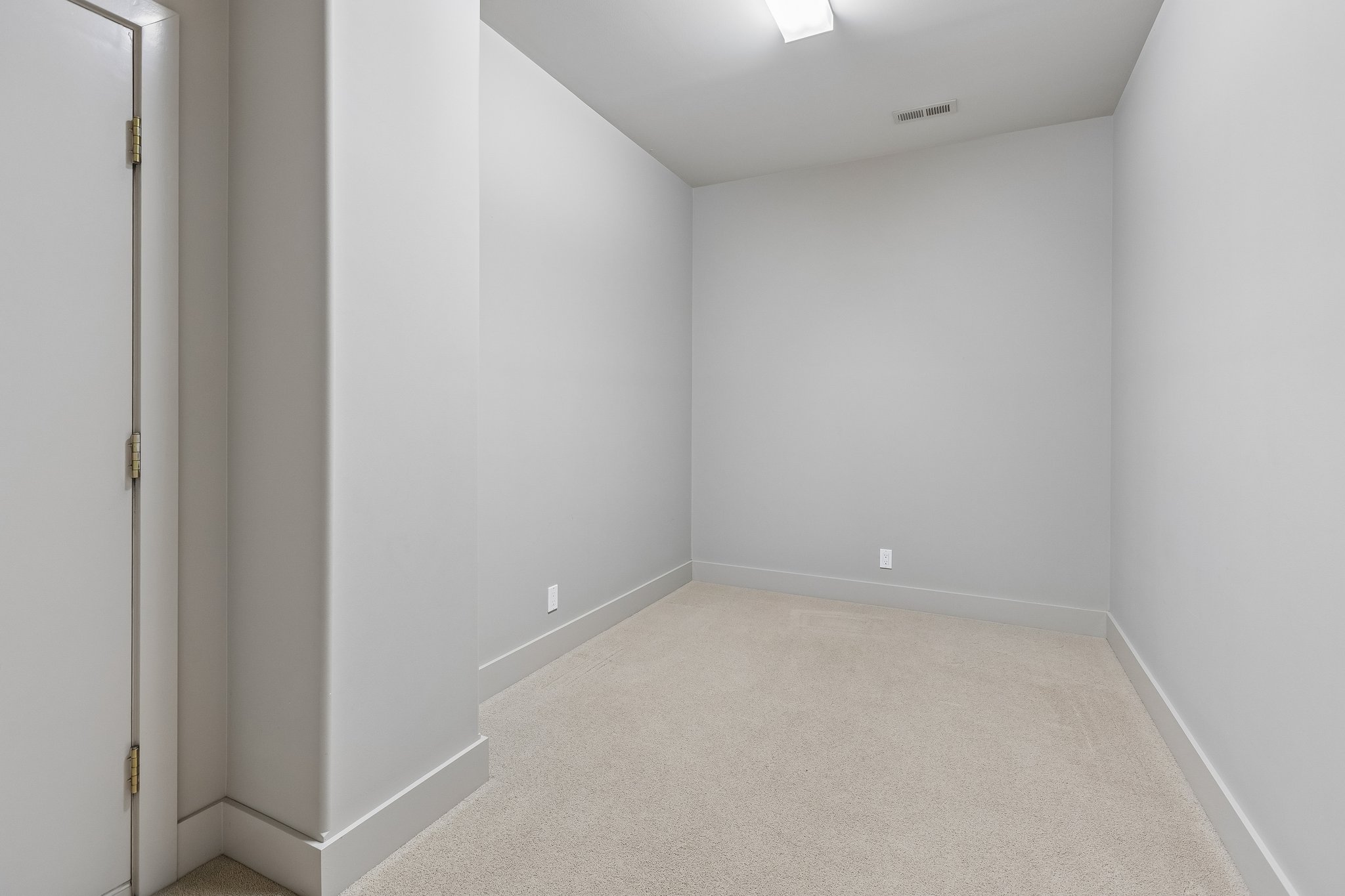 19510 Camden Ave_033.jpg