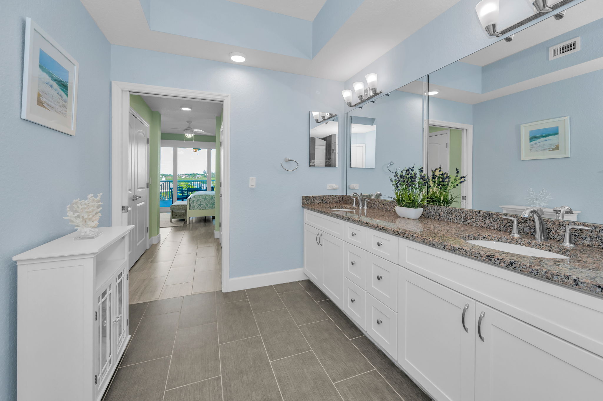 Primary Bathroom1c