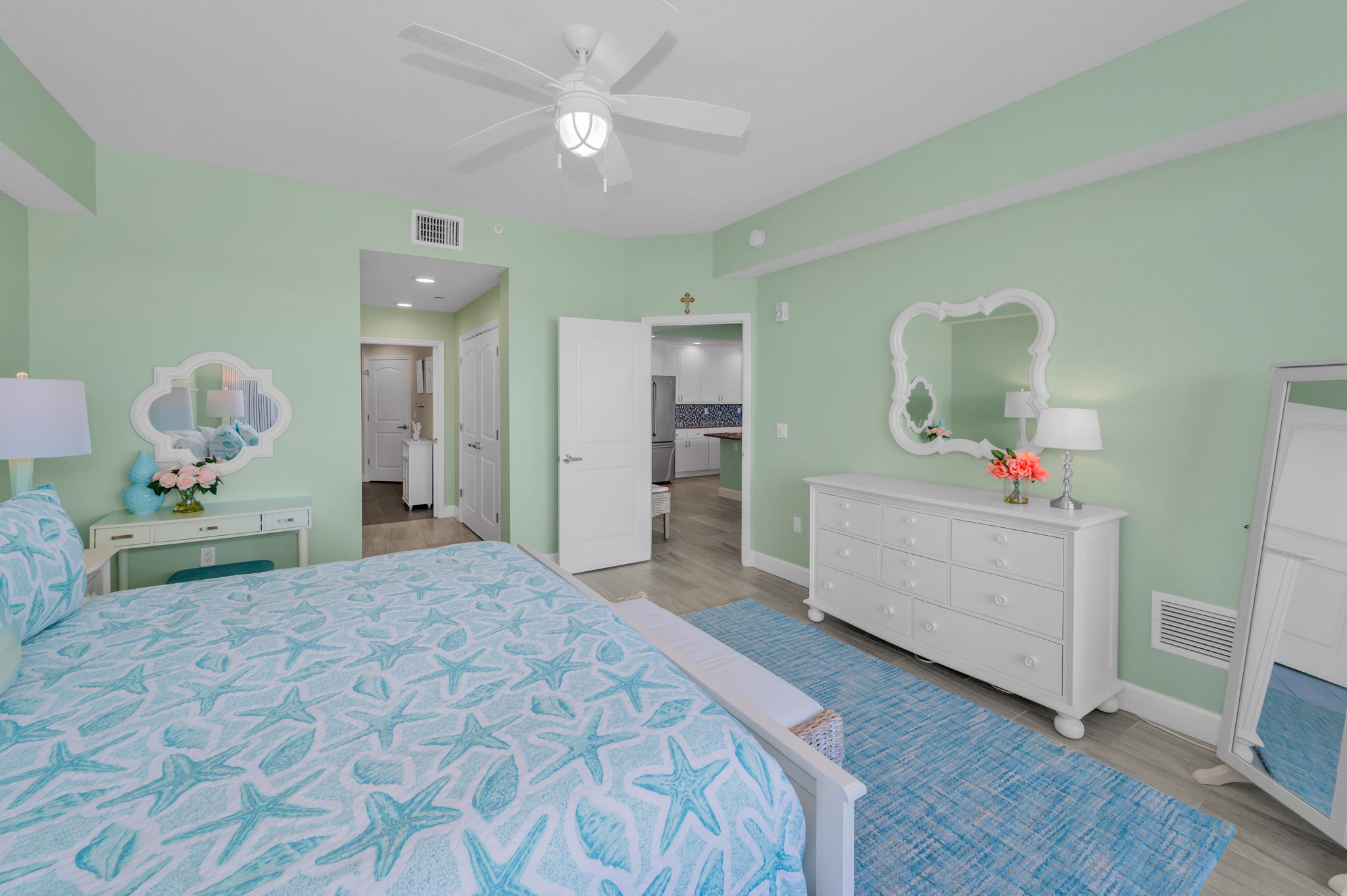 Primary Bedroom1c