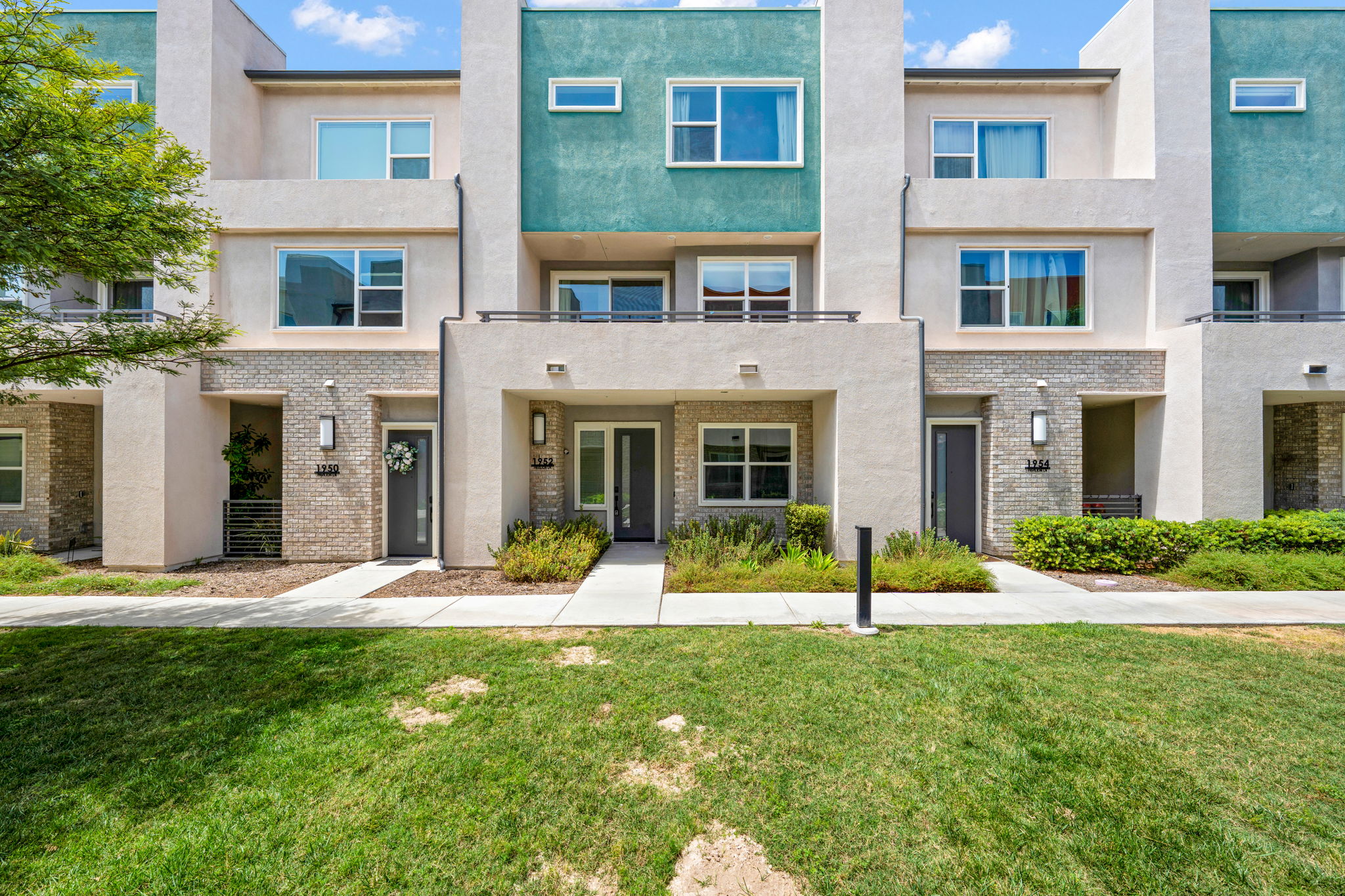 Gorgeous Townhome on a Green Belt